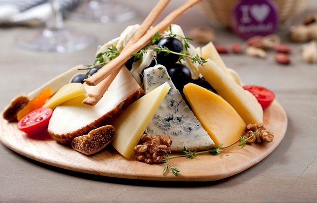 DÜNYA PEYNİRLERİNDEN SEÇKİLER